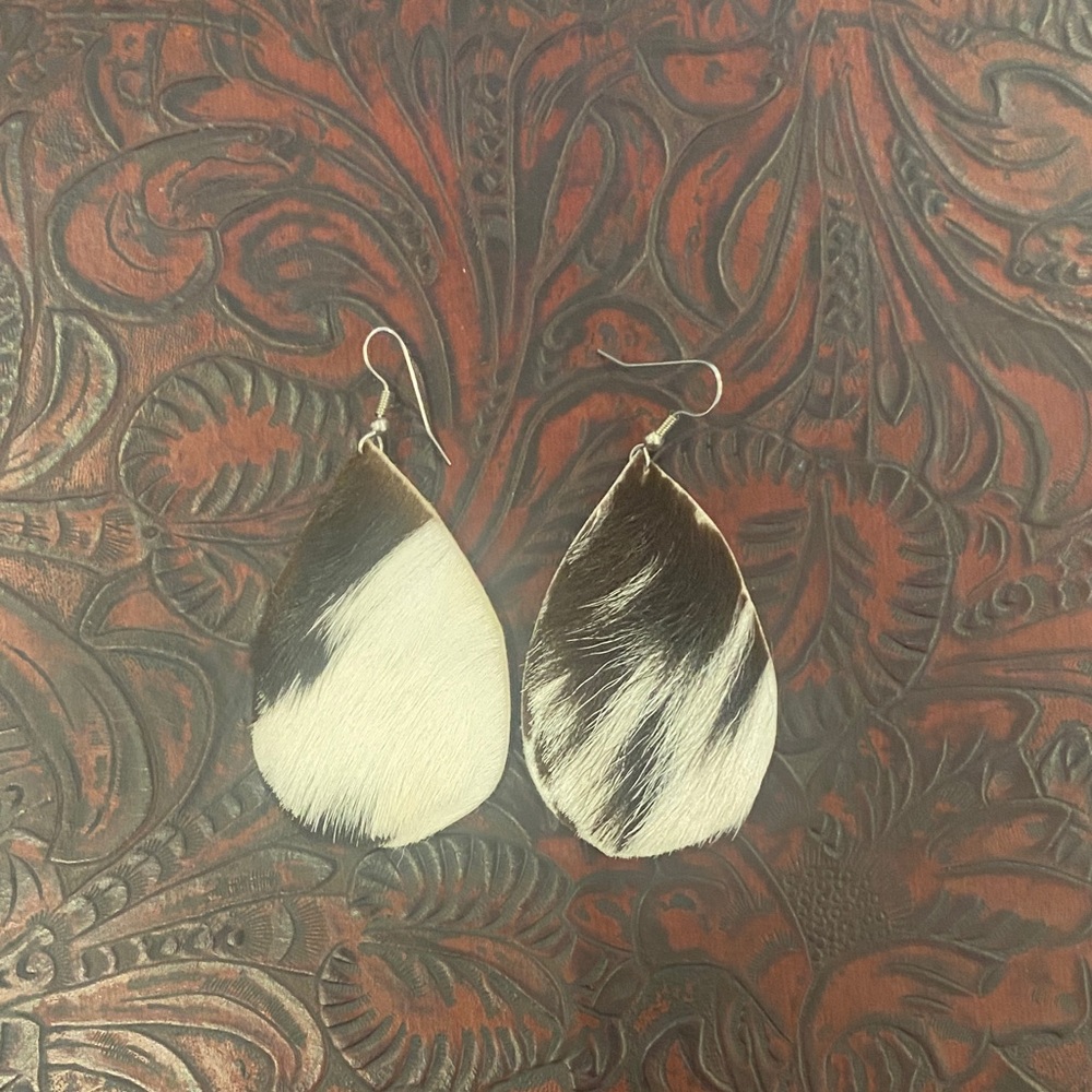Elegant Black and White Teardrop Cowhide Earrings